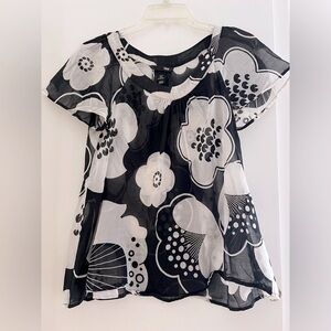 🍩 H&M 🍩Monochrome Floral Blouse